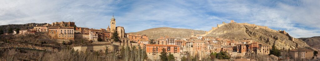 Panorámica de Albarracín con sus murallas